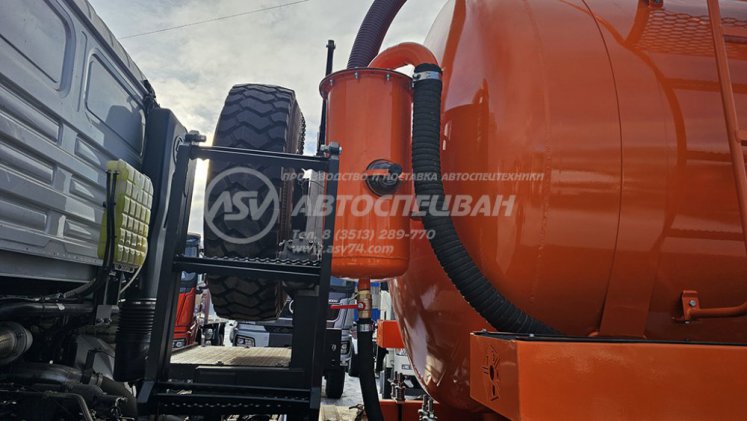 Автоцистерна вакуумная МВ-15 на шасси SHACMAN SX32586V385 6Х6 6