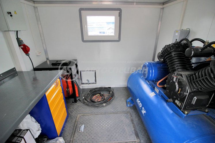 Фото: Агрегат для ремонта и обслуживания качалок АРОК УРАЛ 4320-4951-80 с КМУ Fassi F155A.0.22