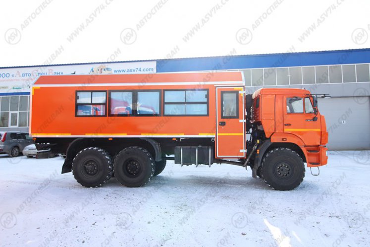 Фото: Вахтовый автобус с грузовым отсеком КАМАЗ 43118-3027-50, 20 мест (ЖД габарит)