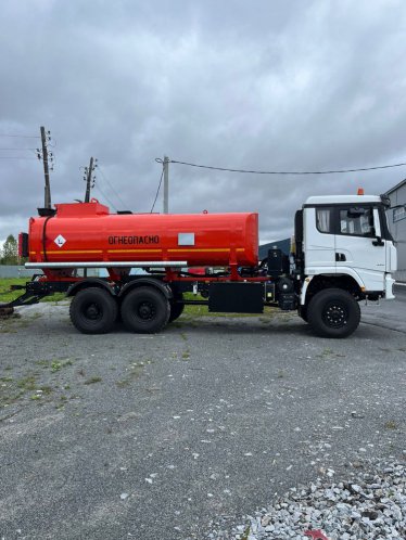 Фото: Автотопливозаправщик АТЗ-18 Shacman X3000 6х6 (односкатная ошиновка)