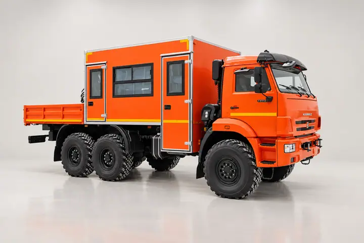 Вахтовый автобус с бортовой платформой КАМАЗ 43118-3027-50, 12 мест