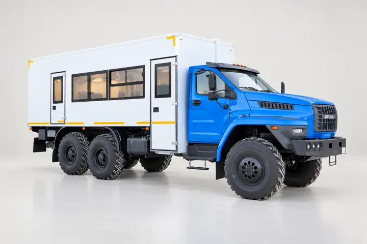 Вахтовый автобус LUXE с грузовым отсеком Урал NEXT 4320-6952-74 (Е5) Г38, 16 мест