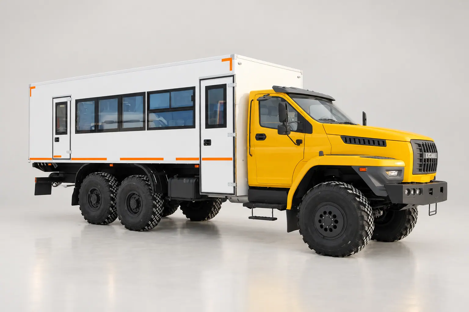Вахтовый автобус Урал NEXT 4320-6952-72, 24 места. Грузовой отсек фото 1