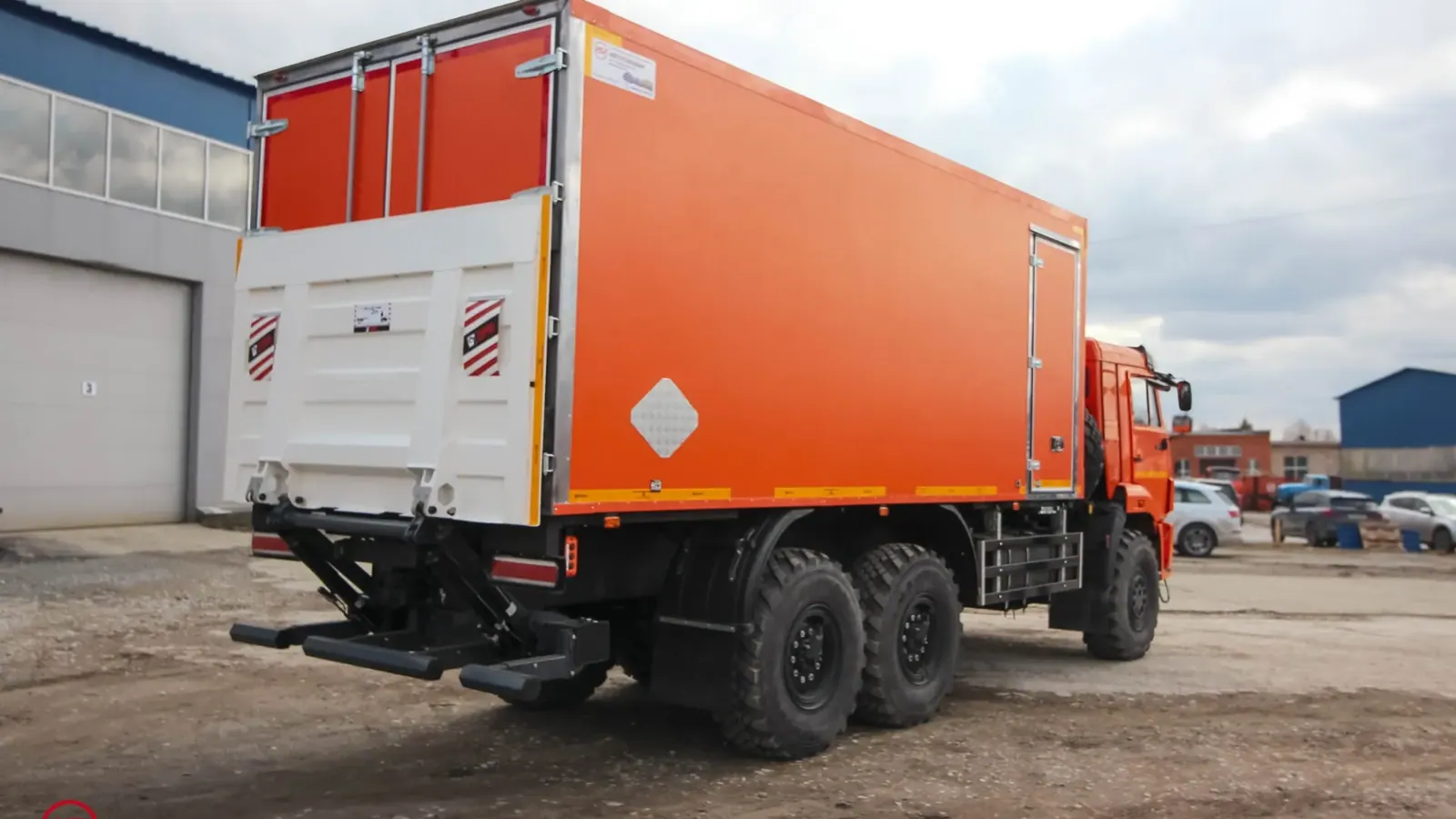 Рефрижератор с гидробортом ZEPRO и ХОУ Thermo King на шасси КамАЗ 43118-3027-50 фото 4