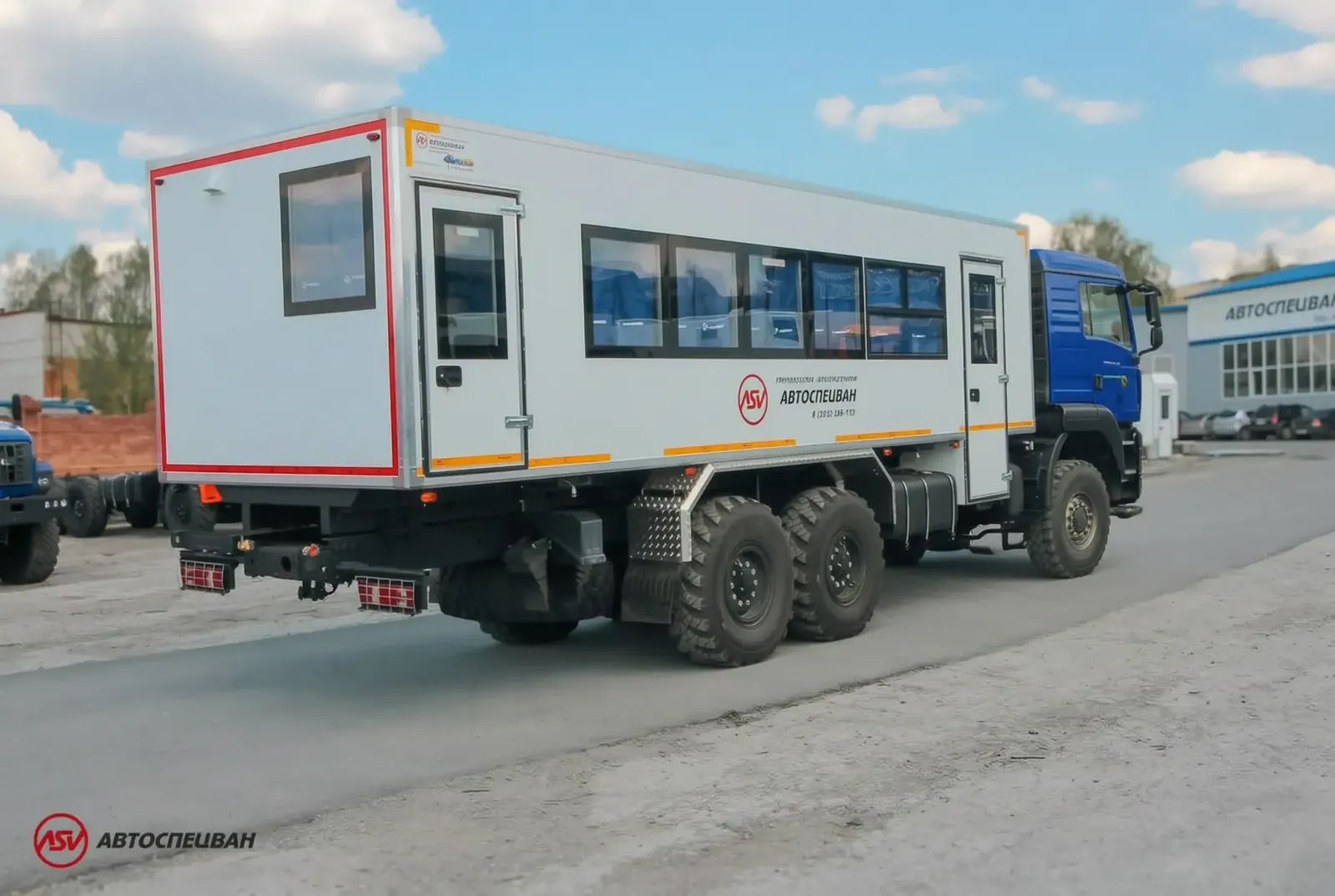 Вахтовый автобус 28 мест на шасси SITRAK C7H 6x6 фото 3