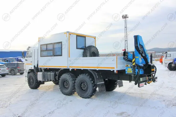 Вахтовый автобус с бортовой платформой и КМУ ИМ-55. КАМАЗ 43118-3027-50, 8 мест фото 7