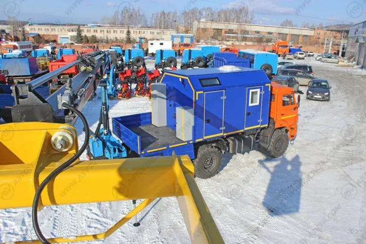 Агрегат ремонта и обслуживания качалок АРОК КАМАЗ 43118-3027-50 с КМУ ИМ-95 (синий) фото 4