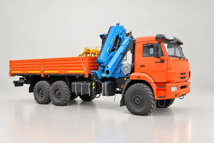 Бортовой КАМАЗ 43118-3027-50 с КМУ ИМ-240 с люлькой для подъема людей