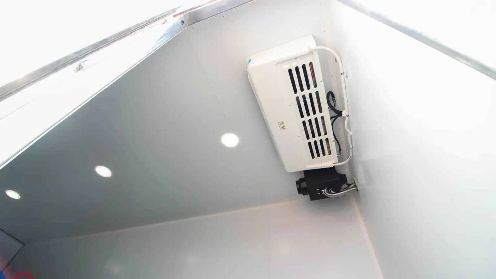 Рефрижератор с гидробортом ZEPRO и ХОУ Thermo King на шасси КамАЗ 43118-3027-50 фото 8