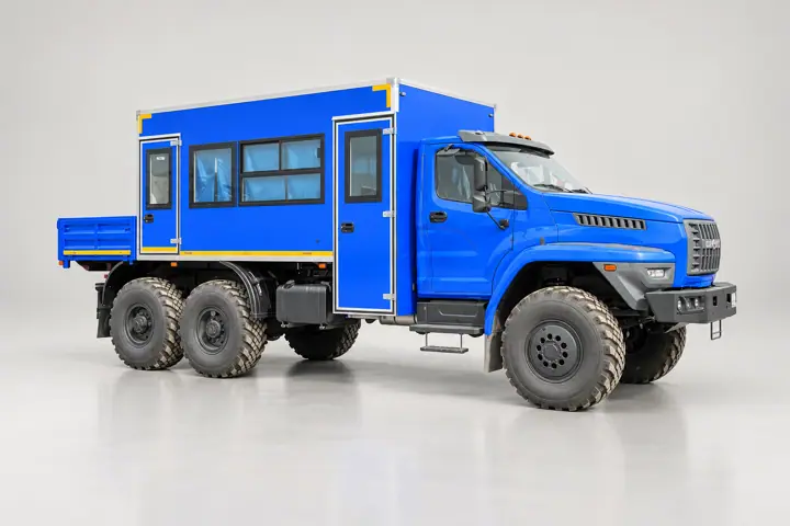 Вахтовый автобус с грузовой платформой Урал 4320-6952-72 NEXT, 16 мест