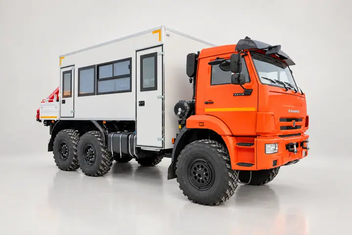 Вахтовый автобус с бортовой платформой и КМУ Palfinger 8500 КАМАЗ 43118-3027-50, 16 мест