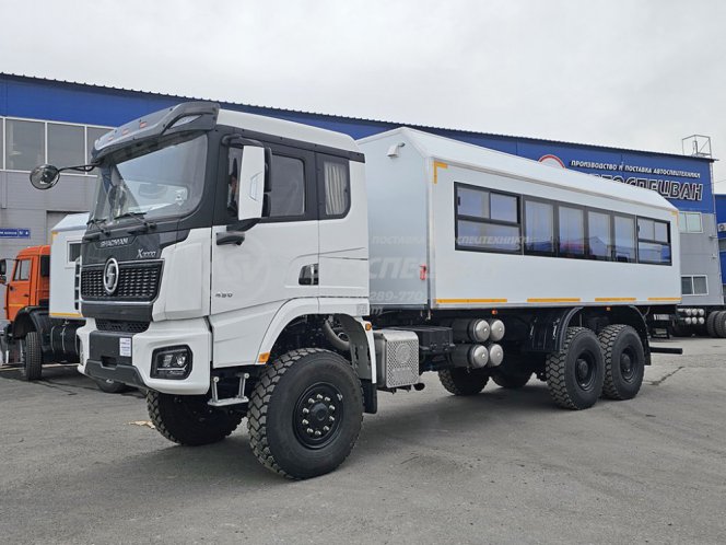 Вахтовый автобус Shacman X3000, 28 мест (боковые скосы) 1