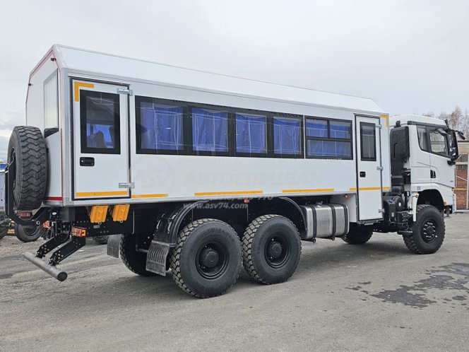Вахтовый автобус Shacman X3000, 28 мест (боковые скосы) 2