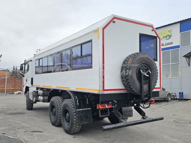 Вахтовый автобус Shacman X3000, 28 мест (боковые скосы) 3