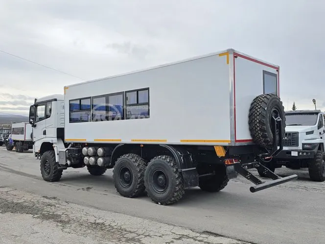 Вахтовый автобус Shacman X3000, 16 мест с грузовым отсеком 2