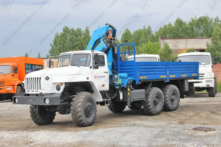 Бортовой автомобиль Урал 4320 (капотный) с КМУ ИМ-240 2