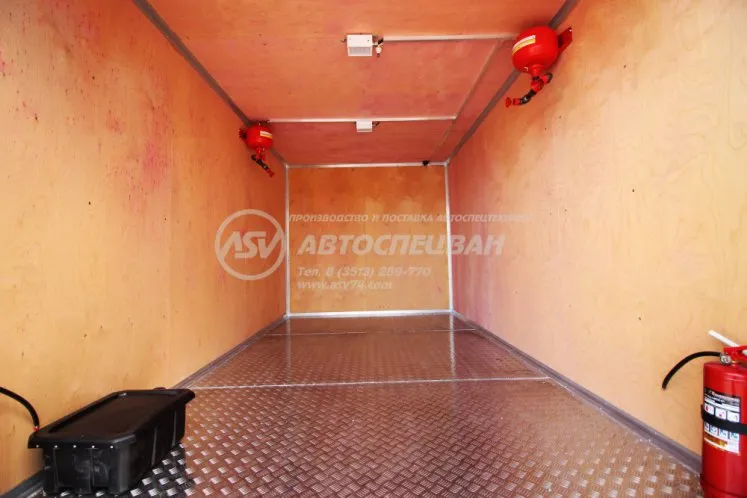Shacman X3000 6x6 для перевозки опасных грузов 5