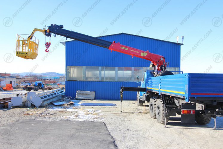Бортовой автомобиль Урал 4320 NEXT (капотный) с КМУ IT-200 (тросовый) 2