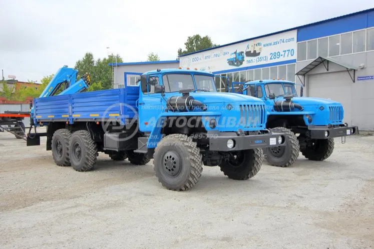 Бортовой автомобиль Урал 4320 (капотный) с КМУ ИМ-95 на заднем свесе рамы 1
