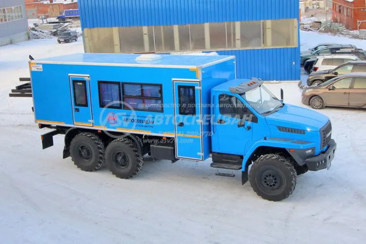 Вахтовый автобус с грузовым отсеком Урал NEXT 4320-6952-74 (Е5) Г38, 16 мест 2