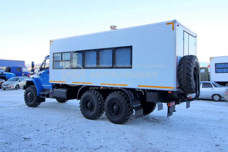Вахтовый автобус LUXE с грузовым отсеком Урал NEXT 4320-6952-74 (Е5) Г38, 16 мест 2