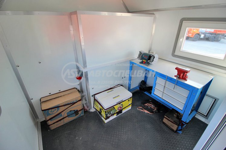Маслостанция КамАЗ 43118-3027-50 с КМУ ИМ-150N 3
