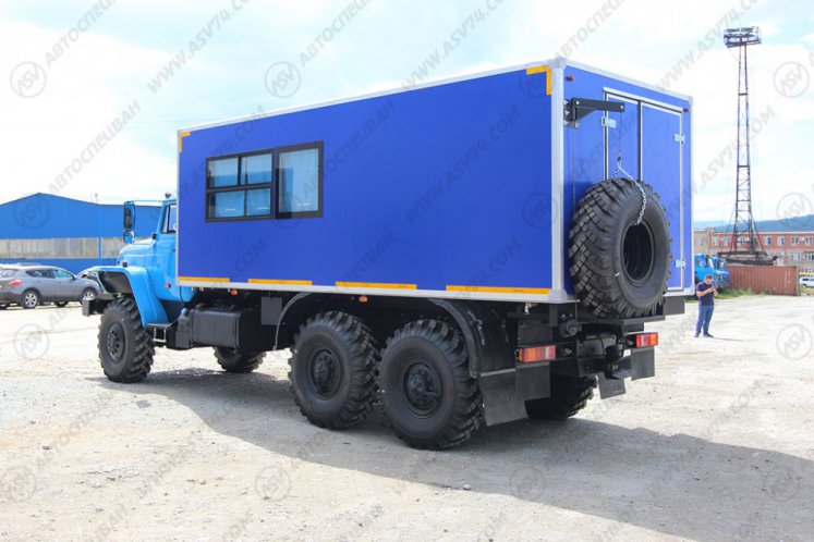 Вахтовый автобус с грузовым отсеком, Урал 4320-1912-60Е5, 8 мест 3