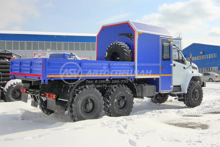 ГПА Урал NEXT 4320-6952-72(Е5) с грузовой платформой 1
