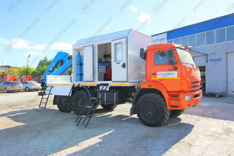 Агрегат для ремонта и обслуживания качалок АРОК КАМАЗ 43118-3027-50 с бортовой платформой и КМУ ИМ-95 3
