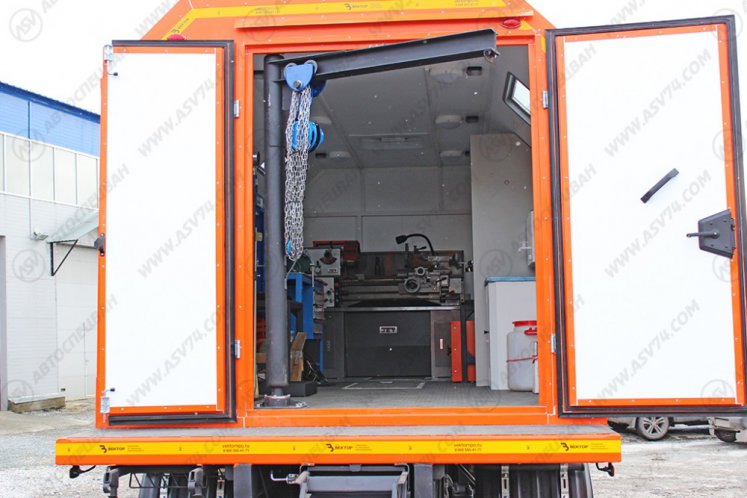 Передвижная мастерская ПАРМ КамАЗ 43118-3027-50 с токарным станком 10