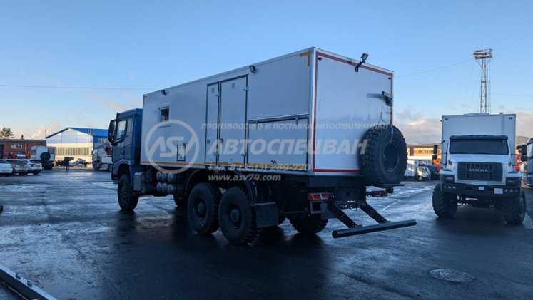 Маслостанция Shacman 6x6 1
