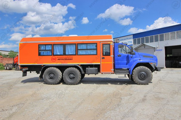 Вахтовый автобус с грузовым отсеком Урал NEXT4320-6952-72 (Е5) Г38, 20 мест 2