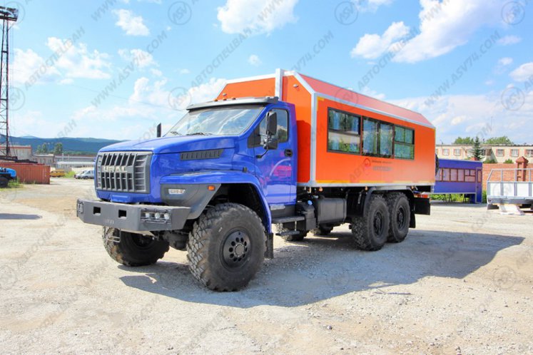 Вахтовый автобус с грузовым отсеком Урал NEXT4320-6952-72 (Е5) Г38, 20 мест 1