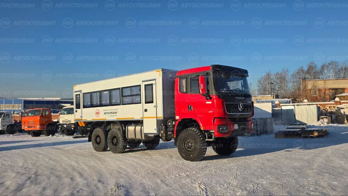 Вахтовый автобус Shacman X3000, 28 мест 1