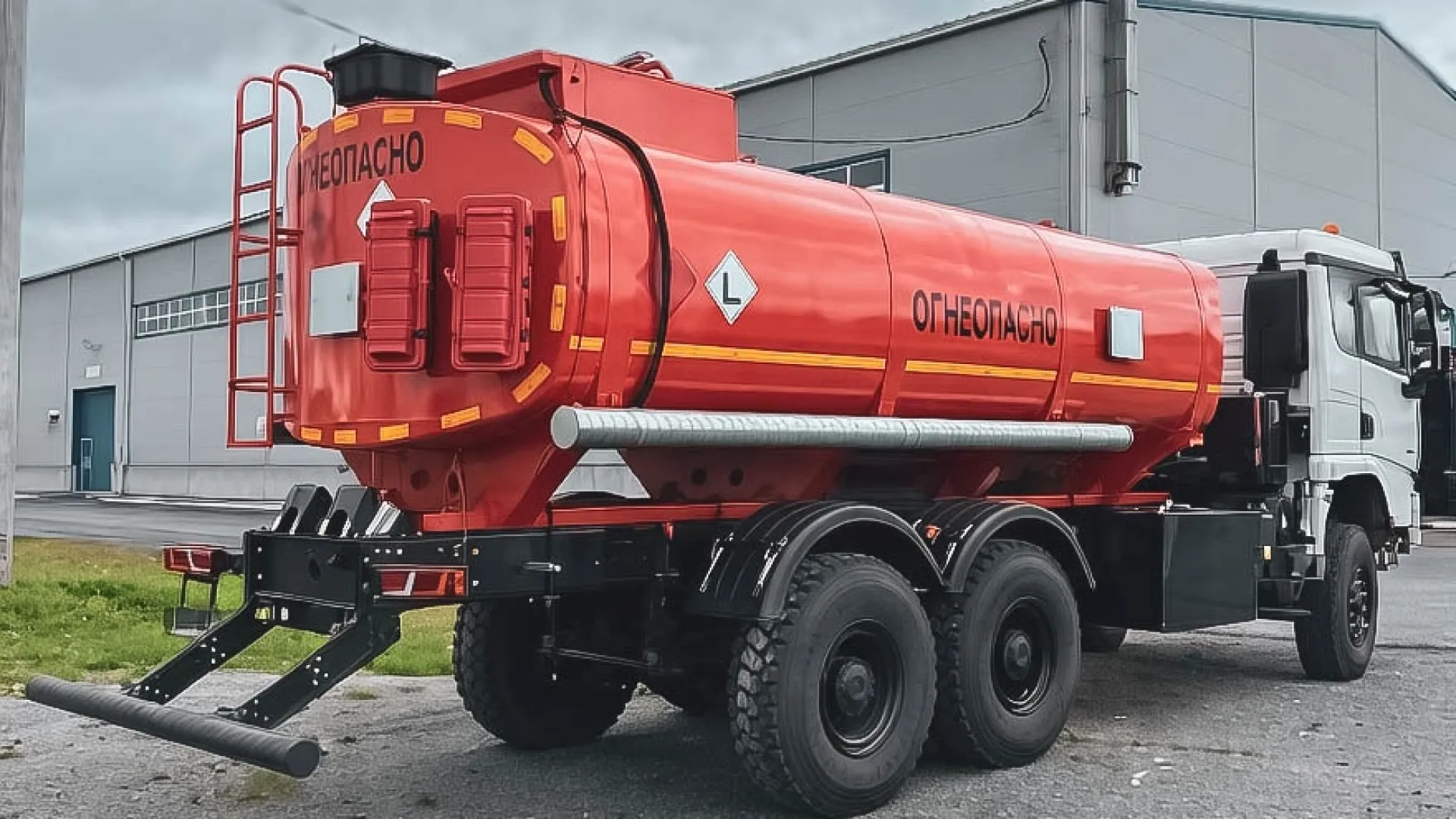 Автотопливозаправщик АТЗ-18 Shacman X3000 6х6 (односкатная ошиновка) 3
