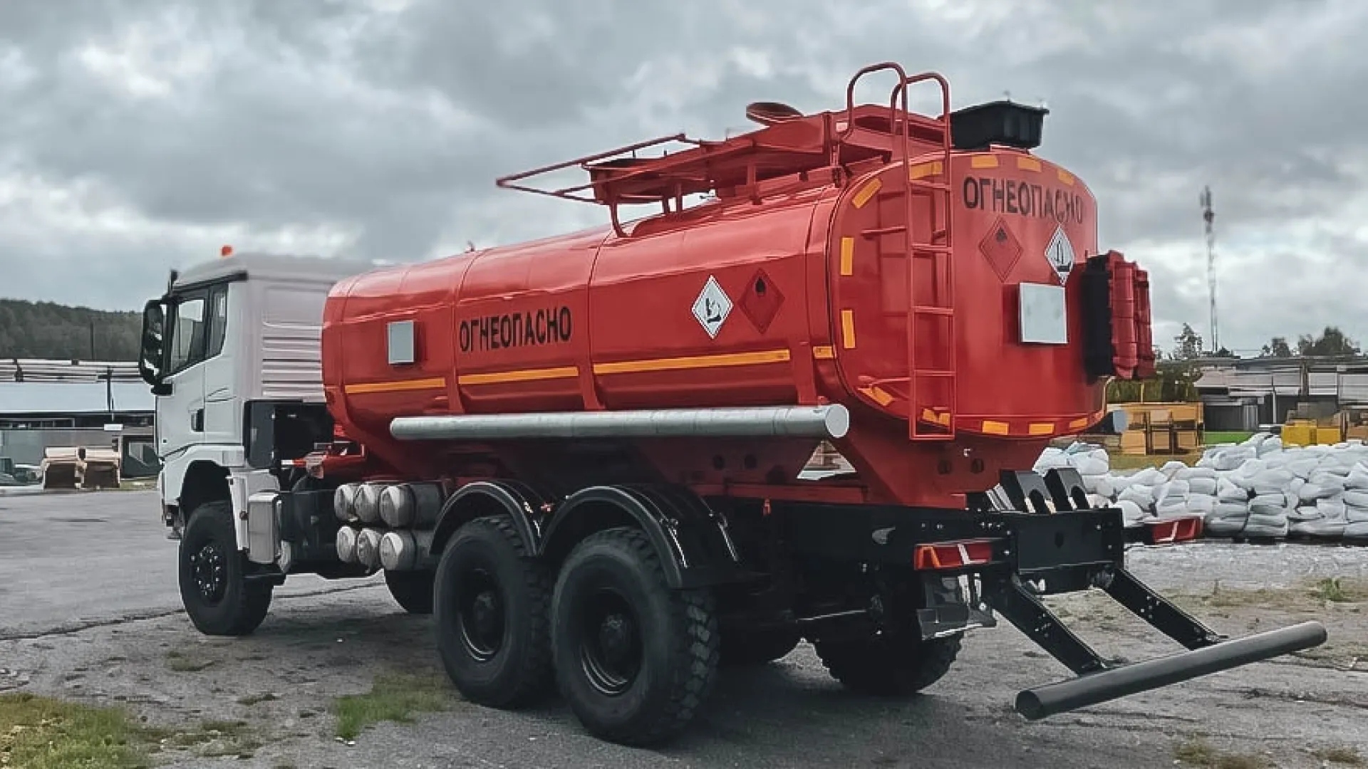 Автотопливозаправщик АТЗ-18 Shacman X3000 6х6 (односкатная ошиновка) 5