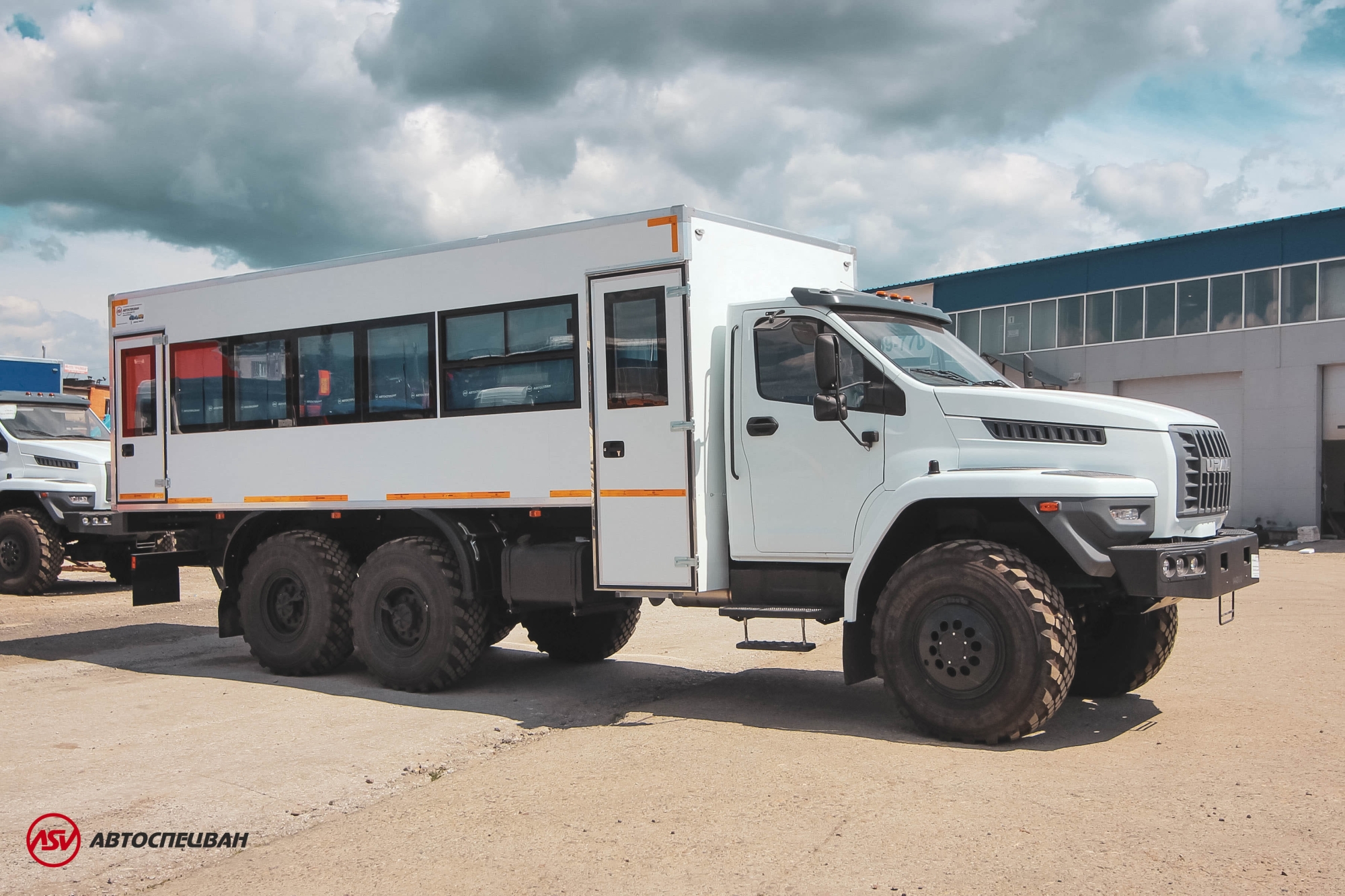 Вахтовый автобус Урал NEXT 4320-6952-72 (Е5) Г38, 28 мест 0