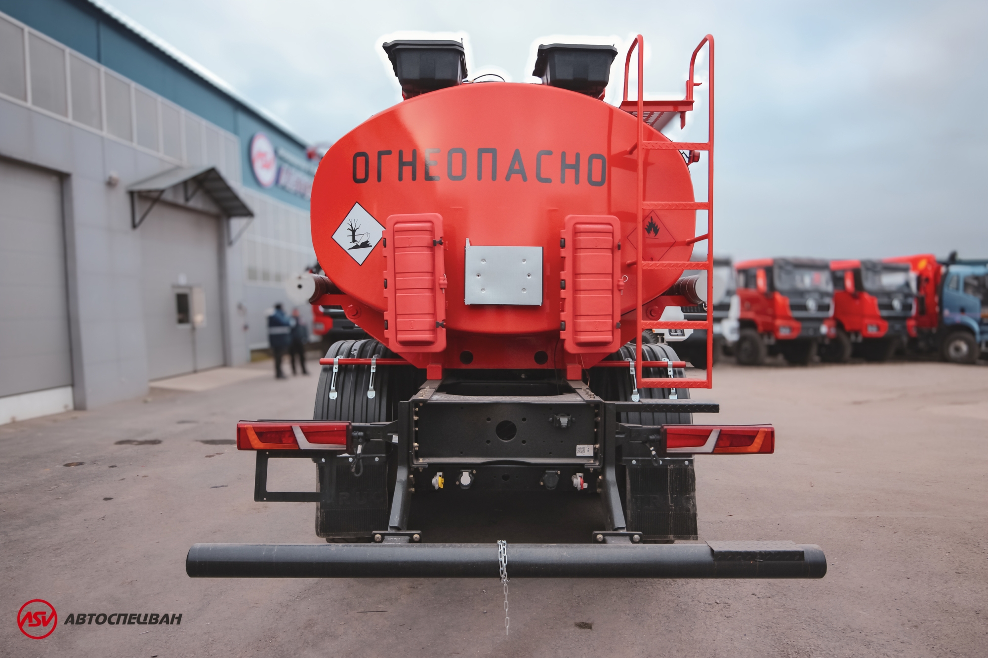 Автотопливозаправщик АТЗ-12/2 Shacman X3000 6х6 (односкатная ошиновка) 1