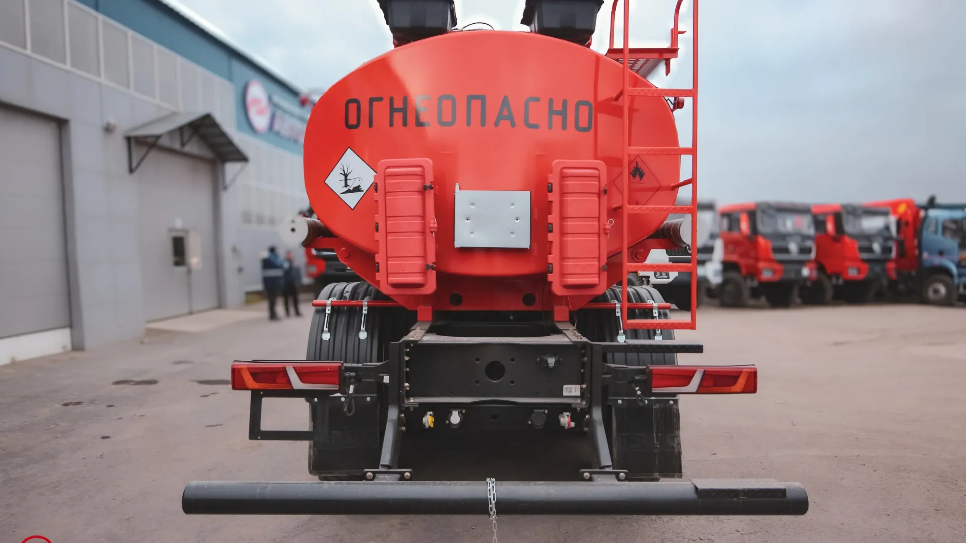 Автотопливозаправщик АТЗ-12/2 Shacman X3000 6х6 (односкатная ошиновка) 1