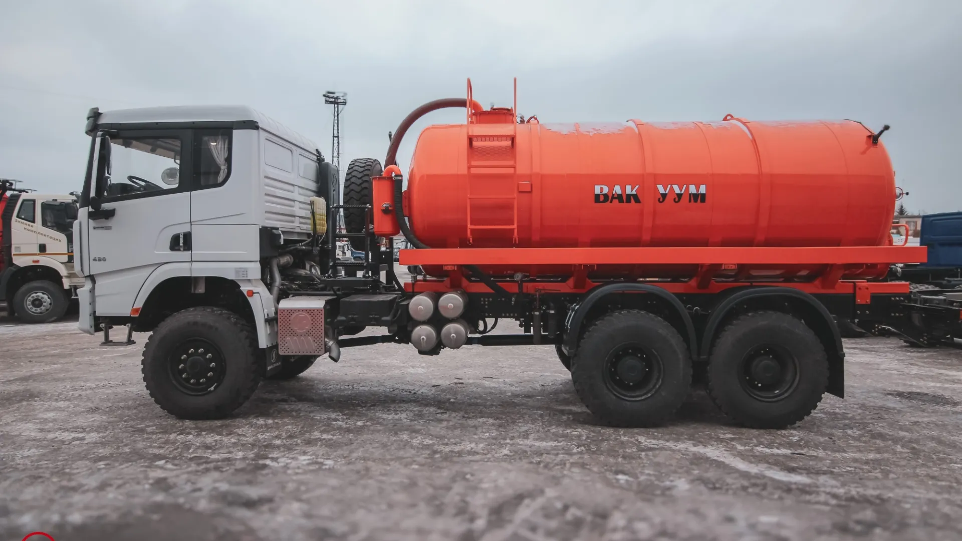 Автоцистерна вакуумная МВ-15 на шасси SHACMAN SX32586V385 6Х6 4