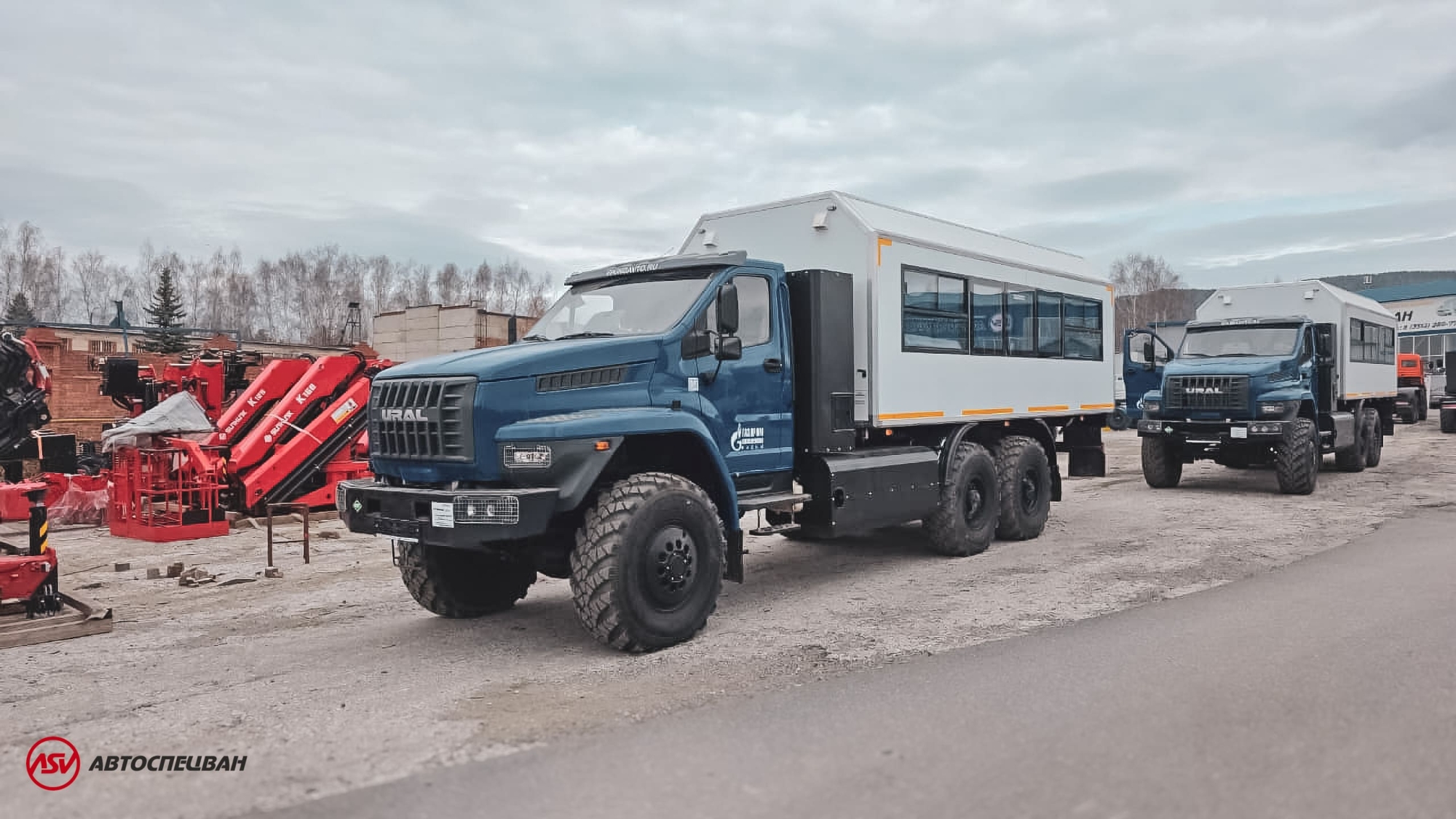 Вахтовый автобус на газовом шасси Урал 4320-18, 26 мест 1