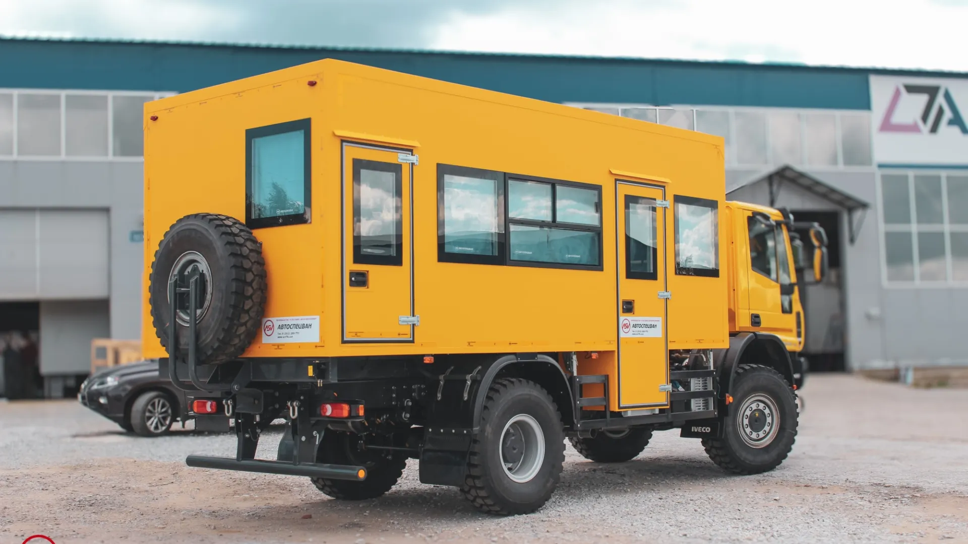 Вахтовый автобус Iveco Cargo MLC150E28WS, 22 места 1