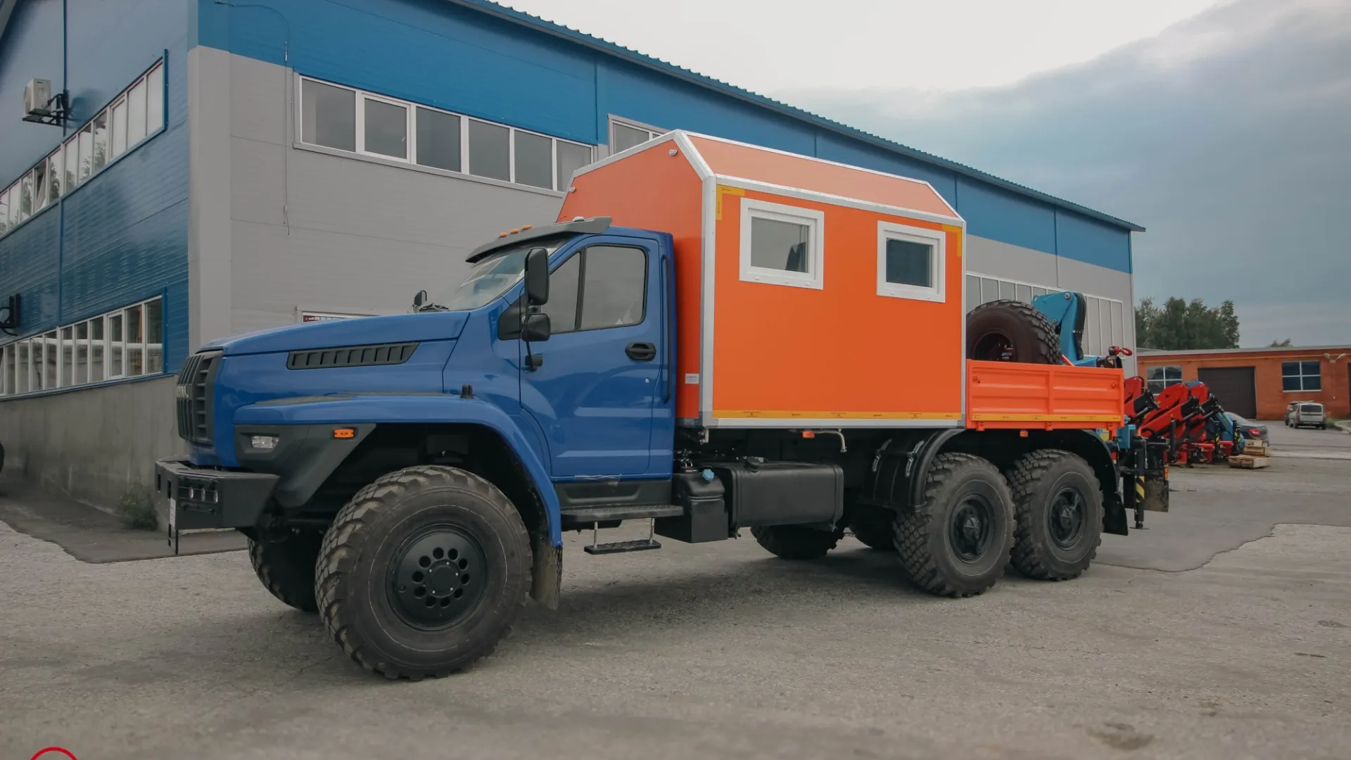 Агрегат для ремонта и обслуживания качалок АРОК УРАЛ NEXT 4320-6952-72(Е5) с КМУ ИМ-55 1