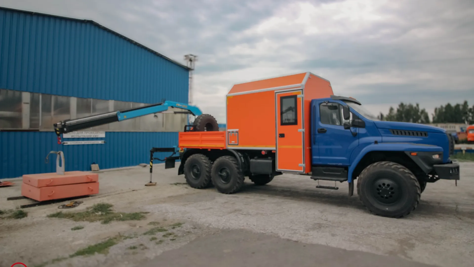 Агрегат для ремонта и обслуживания качалок АРОК УРАЛ NEXT 4320-6952-72(Е5) с КМУ ИМ-55 6