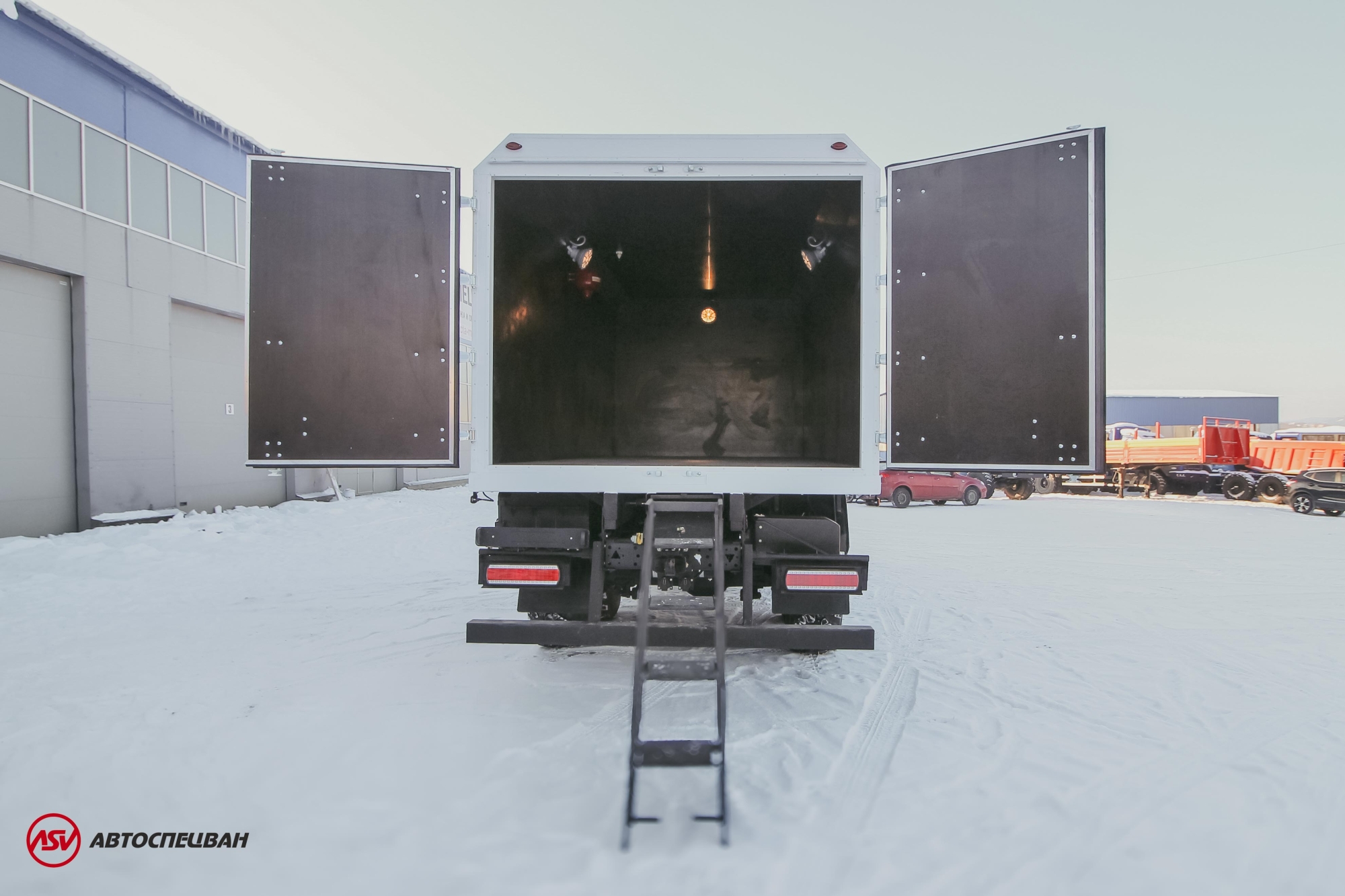 Автомобиль для взрывчатых веществ на КамАЗ 43118-3027-50 6