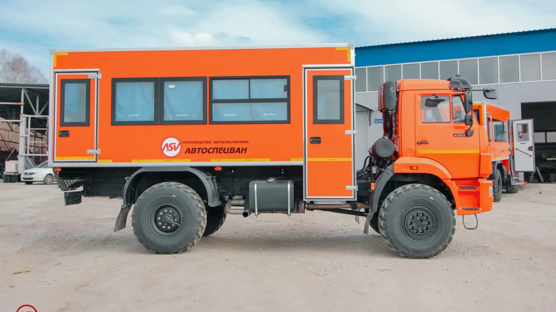 Вахтовый автобус КАМАЗ 43502-3036-66, 20 мест 1