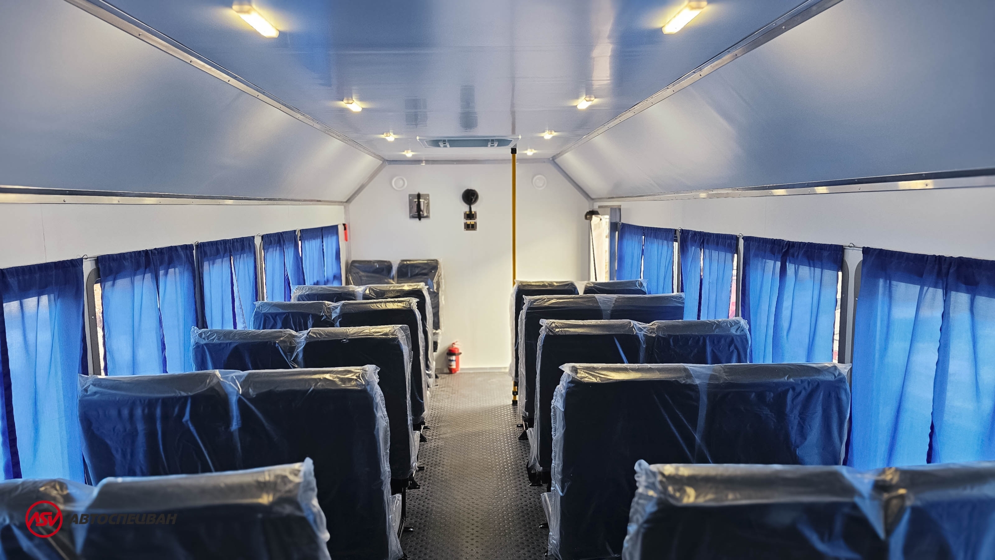 Вахтовый автобус Shacman X3000, 28 мест (боковые скосы) 4