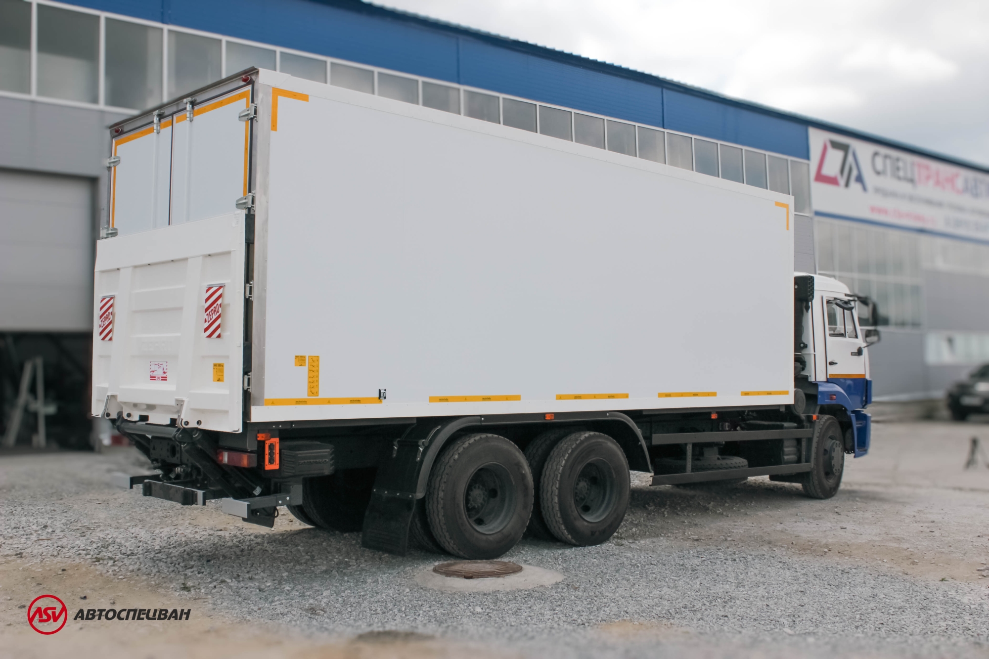 Изотермический фургон КамАЗ 65115-3094-19 с ХОУ и гидробортом 1