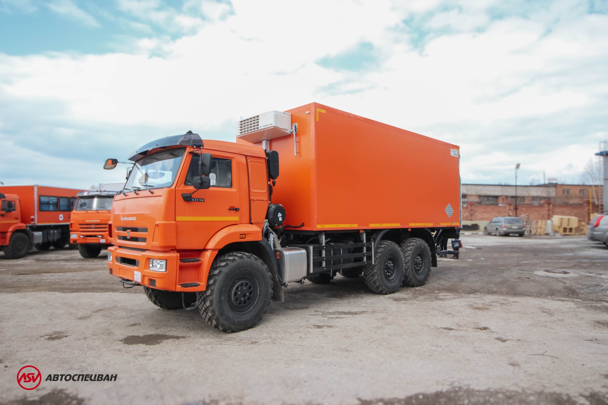 Рефрижератор с гидробортом ZEPRO и ХОУ Thermo King на шасси КамАЗ 43118-3027-50 1