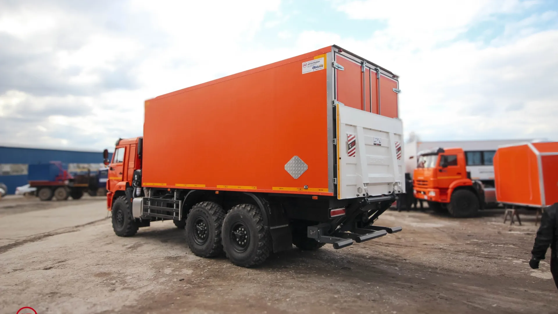 Рефрижератор с гидробортом ZEPRO и ХОУ Thermo King на шасси КамАЗ 43118-3027-50 4